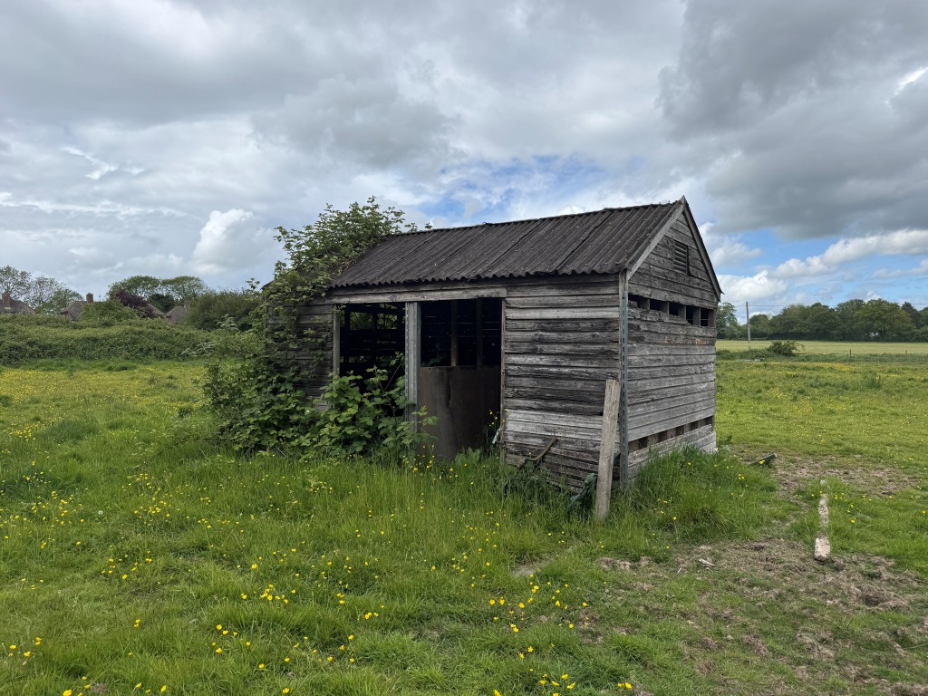 Lot: 50 - APPROXIMATELY 2.53 ACRES GRAZING LAND - Outbuilding